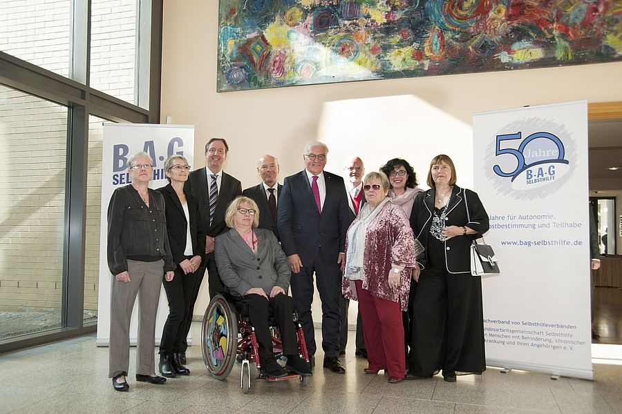 Bild Jubiläum 50 Jahre BAG SELBSTHILFE Vorstand mit Bundespräsident Frank-Walter Steinmeier