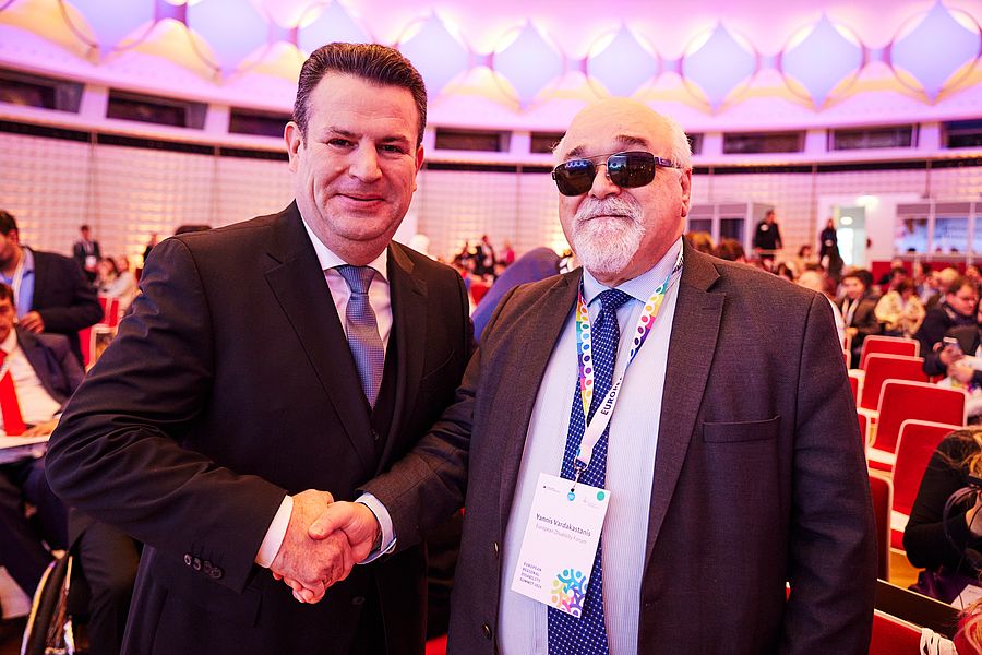 EUROPÄISCHER REGIONALGIPFEL
FÜR MENSCHEN MIT BEHINDERUNGEN EUROPÄISCHER REGIONALGIPFEL
FÜR MENSCHEN MIT BEHINDERUNGEN